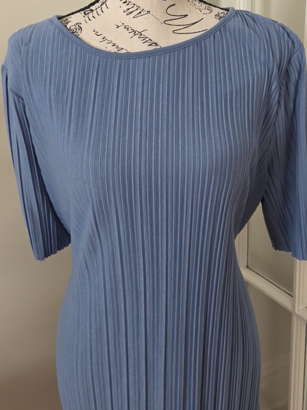 Wonderly Size L Blue Pleated Midi Dress Belted Side Slits Short Sleeve